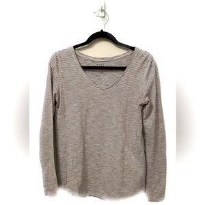 💕 Women’s Loft Vintage Soft long sleeve black/gold striped, round scoop n…